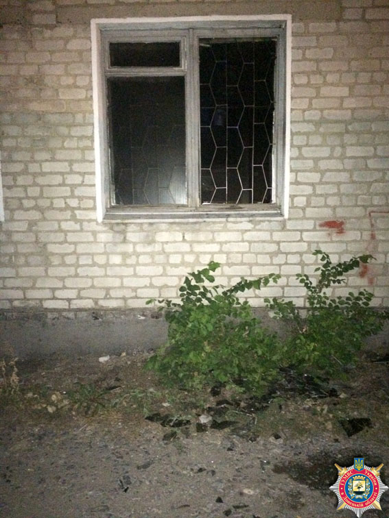 У Красноармійську закидали військомат коктейлями Молотова (ФОТО) - фото 3