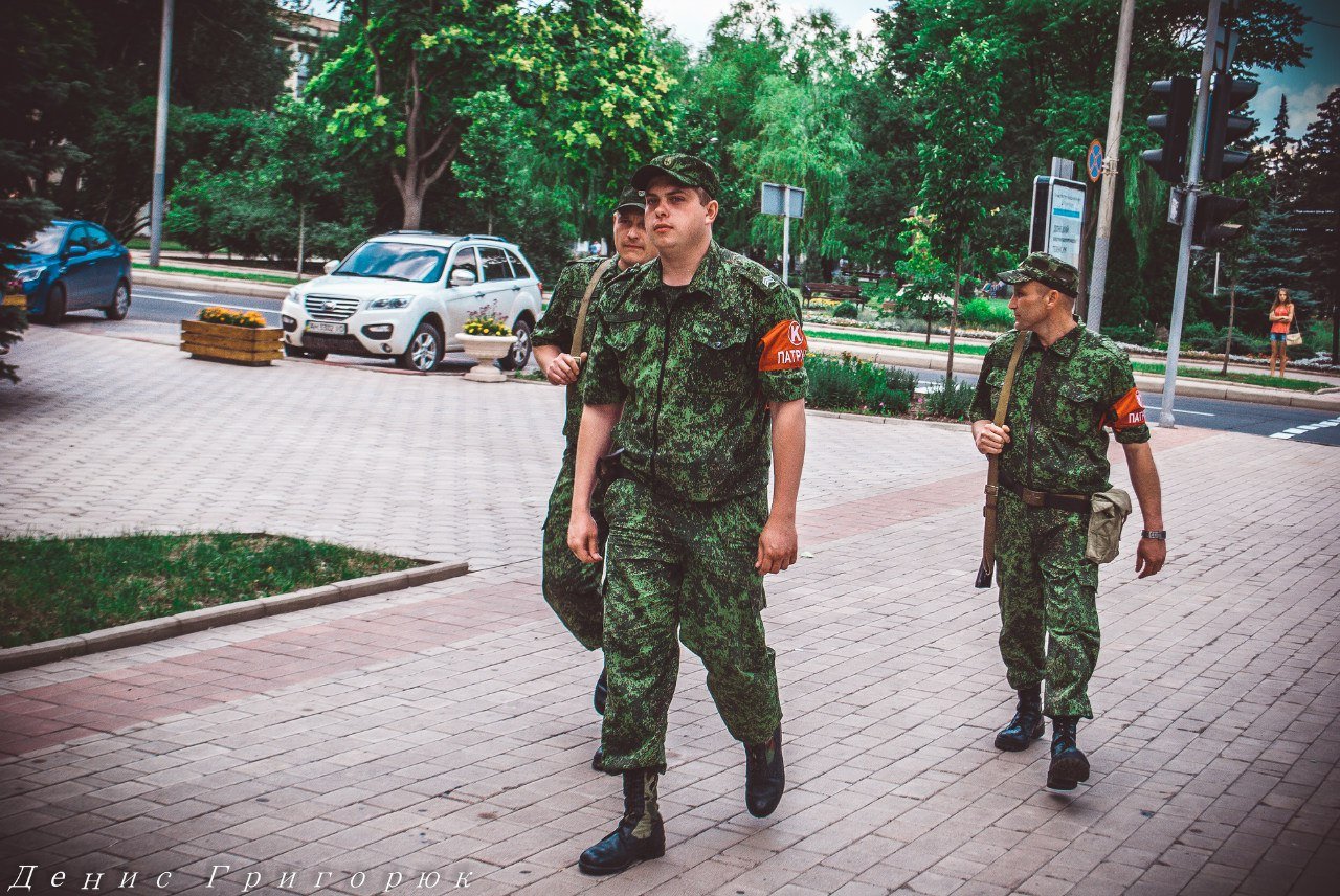 День опричника в "ДНР": Захарченко від заздрощів створив нову "поліцію" (ФОТО) - фото 12