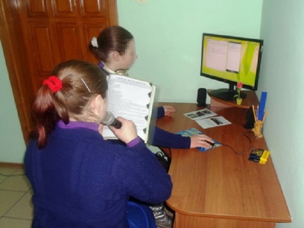 У Мелітопольській виправній колонії працює радіостудія, в якій вихованки створюють власні радіопрограми  - фото 1