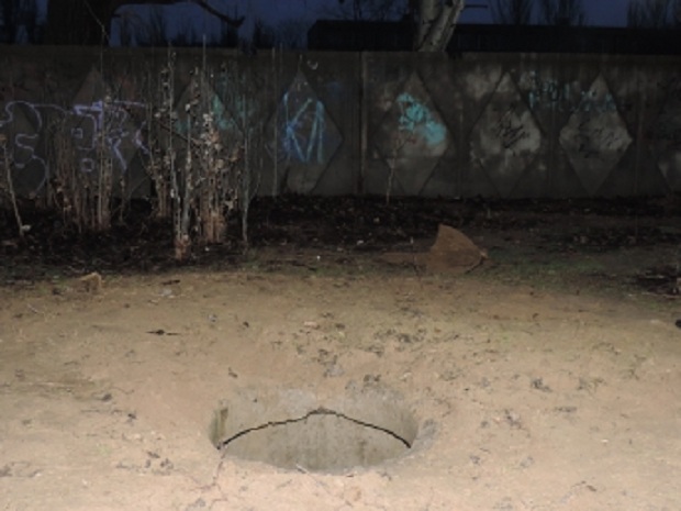 У Мелітополі в колодязі Укртелекому знайшли труп невідомою людини - фото 1