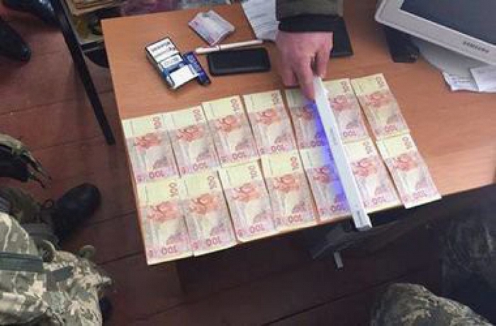 На Рівненщині затримали військового комісара з хабарем - фото 2