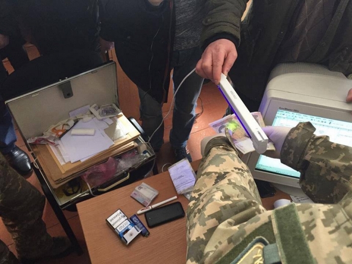 На Рівненщині затримали військового комісара з хабарем - фото 1