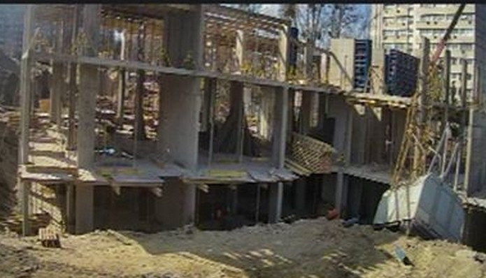 У Львові впав 40-тонний будівельний кран - фото 1