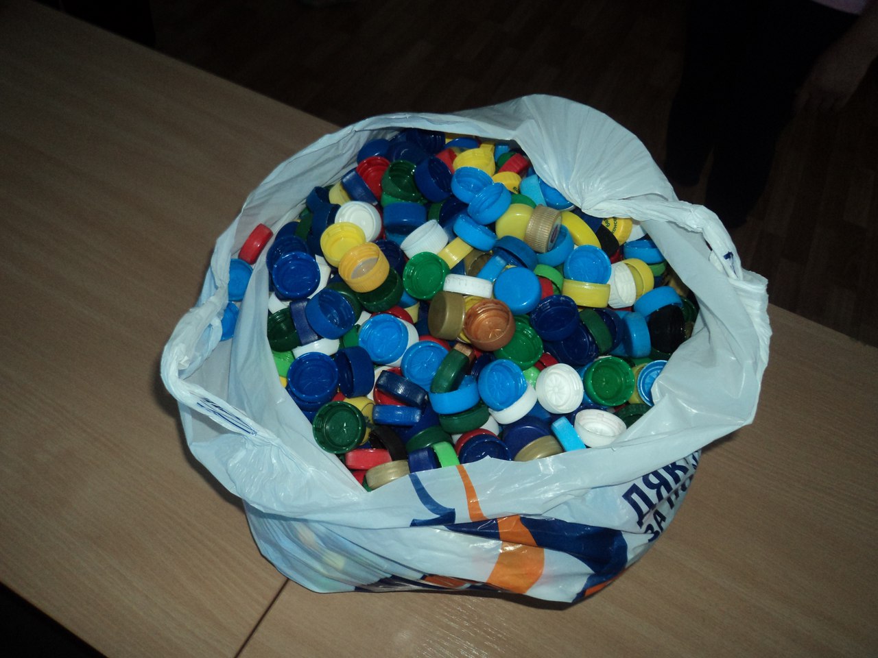 Мешканка Запоріжжя зібрала більше 1500 пластикових кришечок для протезів бійцям - фото 4
