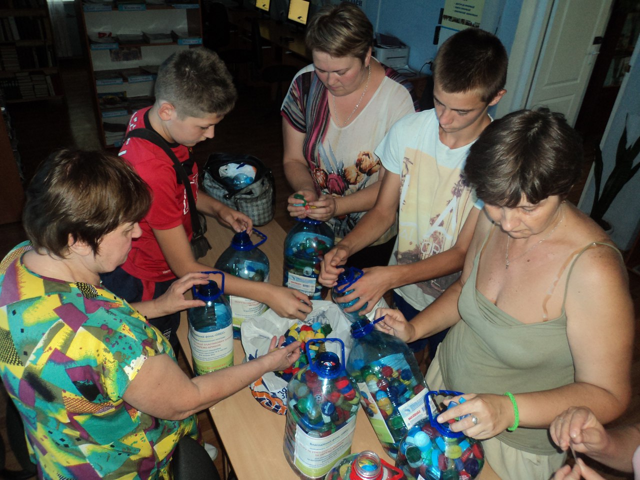 Мешканка Запоріжжя зібрала більше 1500 пластикових кришечок для протезів бійцям - фото 5
