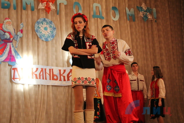 Юні терористи "ЛНР" вдягли шаровари перед ватажками (ФОТО) - фото 1
