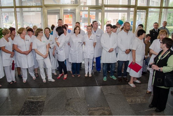 Медики лікарні Мєчнікова отримали державні нагороди і звання (ФОТО) - фото 1