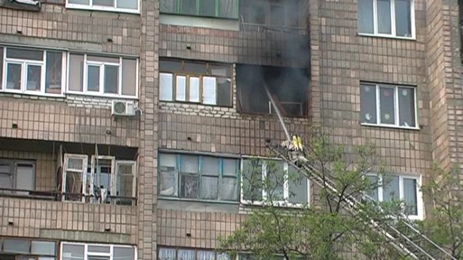 В окупованому Луганську сталася пожежа в багатоповерхівці (ФОТО) - фото 1