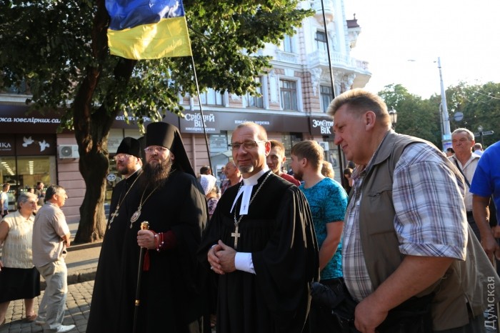Духовенство та "свободівці" марширували центром Одеси проти ЛГБТ - фото 2