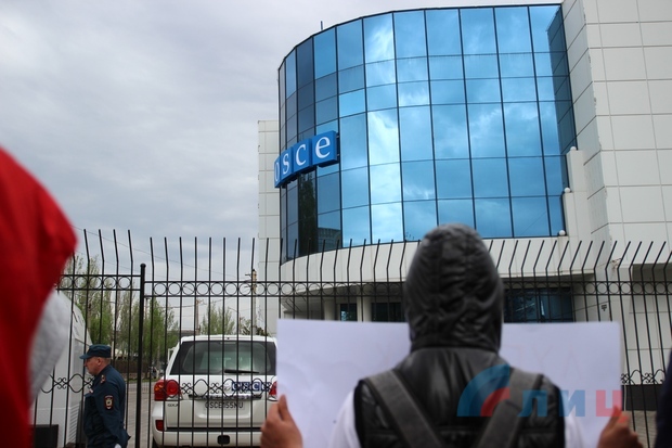 Луганські сепаратисти пообіцяли приходити до ОБСЄ, поки ті не "виправляться" (ФОТО) - фото 3