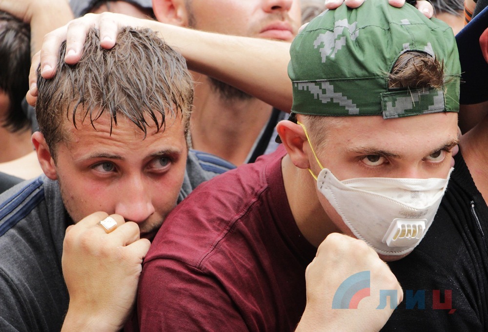 Як у Луганську вчили молодь правильно бити спостерігачів ОБСЄ (ФОТО) - фото 1