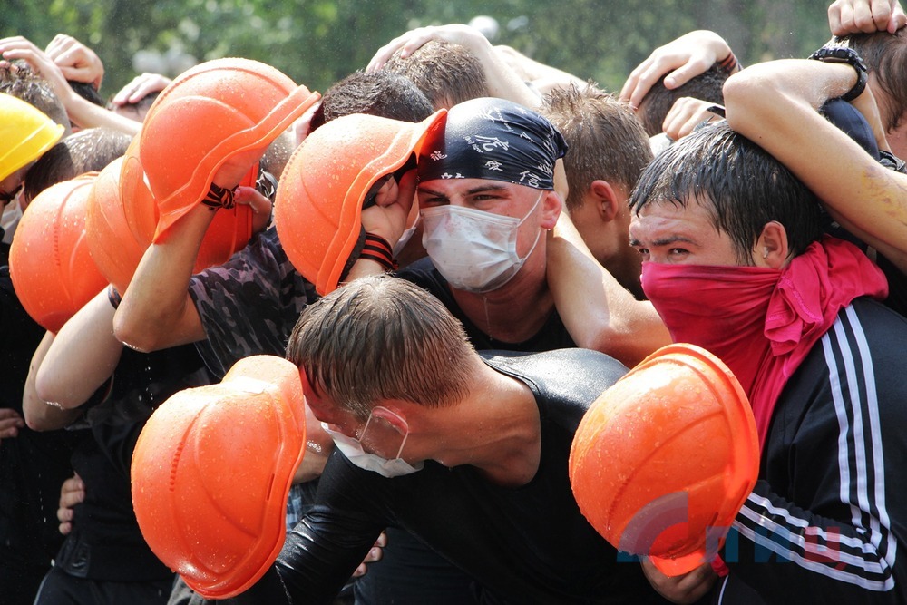 Як у Луганську вчили молодь правильно бити спостерігачів ОБСЄ (ФОТО) - фото 5