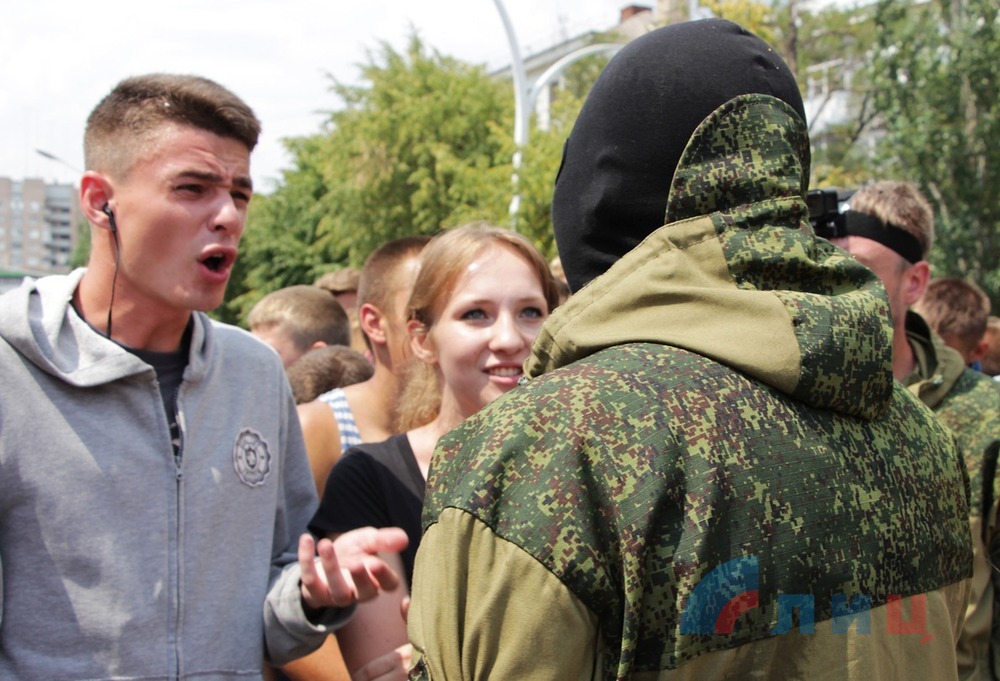 Як у Луганську вчили молодь правильно бити спостерігачів ОБСЄ (ФОТО) - фото 2
