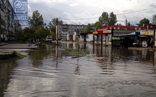 На Дніпропетровщині райцентр після дощу став схожим на Венецію - фото 1