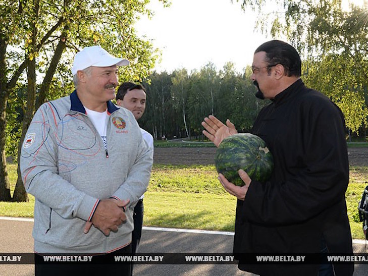 Як Стівен Сігал до Лукашенка у гості їздив (ФОТО, ВІДЕО) - фото 1