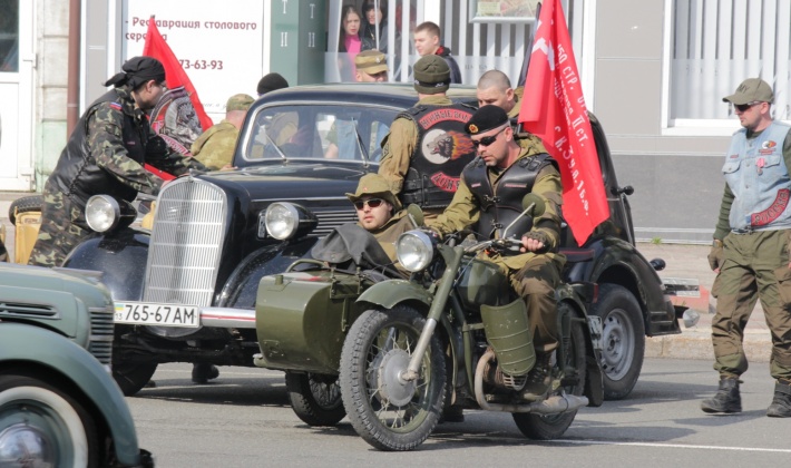 Луганчани не прийшли до бойовиків дивитися на байкерів та "віджаті" автівки Ландіка (ФОТОРЕПОРТАЖ) - фото 1