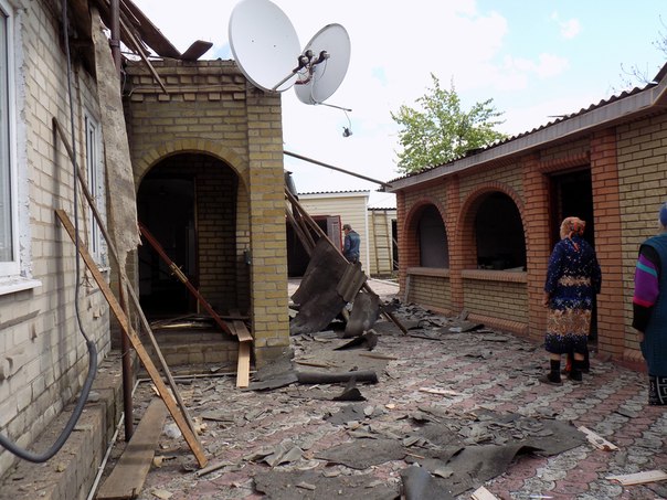 Мешканці розповіли, як бандформування Гіві зруйнувало обстрілами передмістя Макіївки (ФОТО) - фото 4