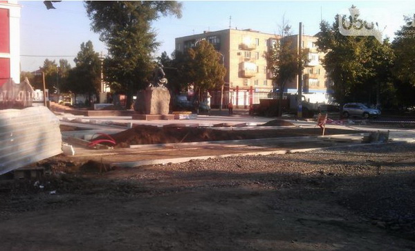У Кривому Розі через реконструкцію площі перенесли меморіал загиблим - фото 1