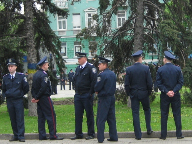 На мітингах "лівих" у Дніпропетровську міліції було втричі більше за самих мітингувальників (ФОТО) - фото 1