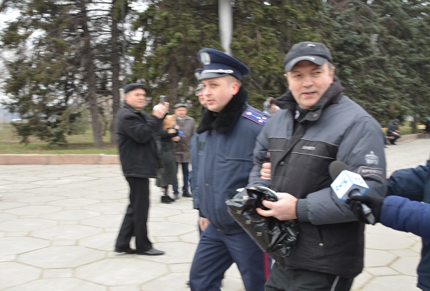 Запорізькі поліцейські відпустили "ополченця", що роздавав листівки біля Леніна - фото 1