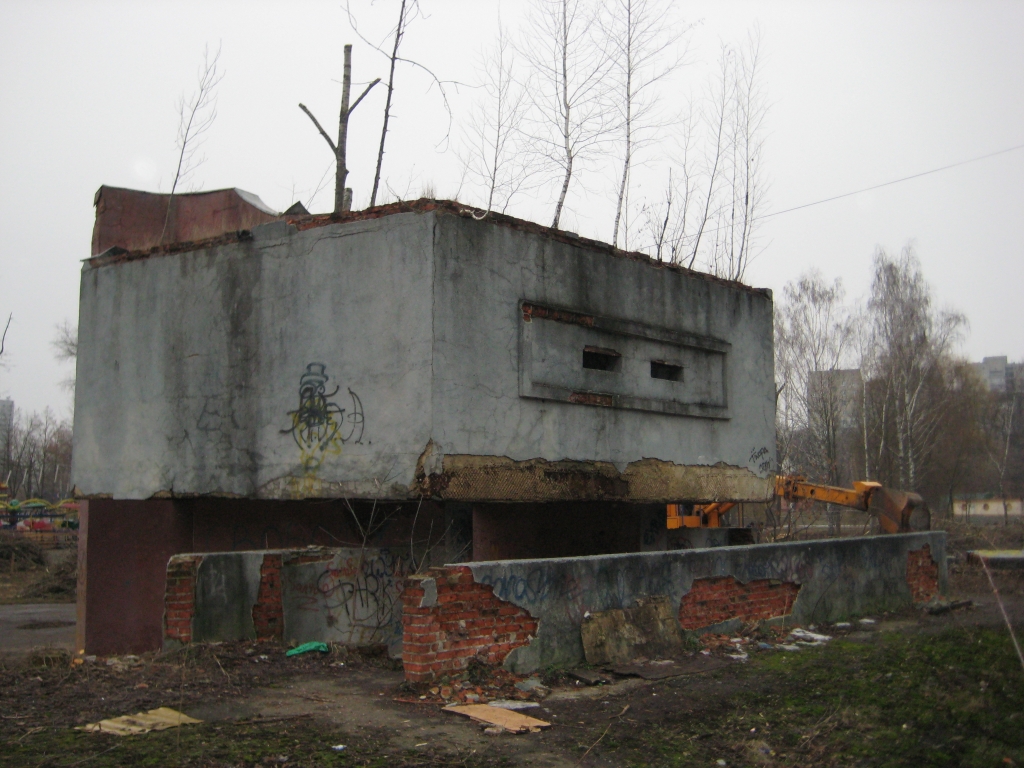 Цінну мозаїку на літній естраді у сумській "Казці" таки знищили (ОНОВЛЕНО) - фото 1