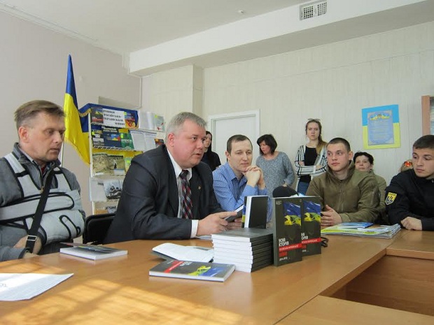 Побачив світ перший випуск книги про війну на Сході України 2014-2015 років - фото 2