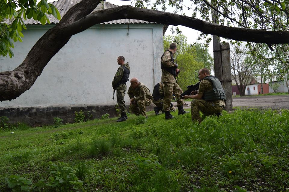 Москаль привіз гуманітарку в українське селище і відвідав хутір, окупований "ЛНР" (ФОТО) - фото 1
