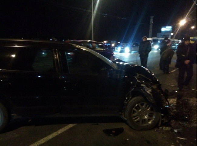 Рятівники дістали загиблих з автівки, яка впала з мосту у Дніпропетровську - фото 2