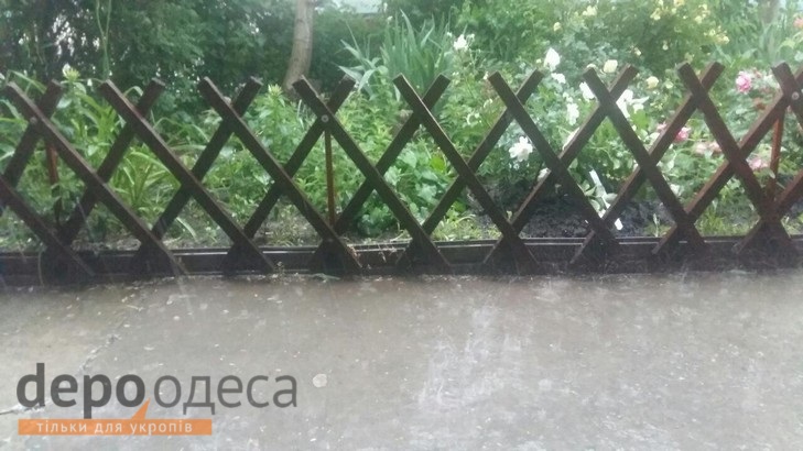 Вулиці Одеси заливає потужна злива. Місто плаває (ФОТО, ВІДЕО) - фото 2