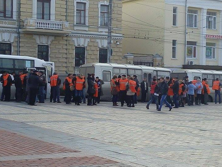 Працівники "Велти" вимагають від обласної влади залишити їм роботу - фото 1