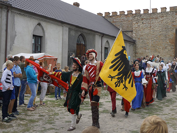 Ювілейний фестиваль середньовічної культури "Стародавній Меджибіж" у розпалі - фото 2