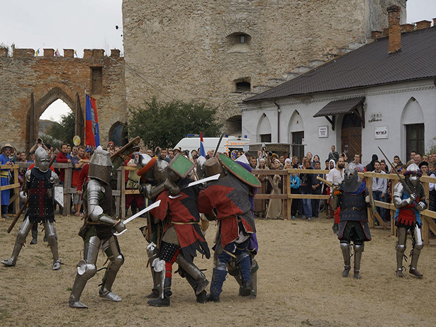 Ювілейний фестиваль середньовічної культури "Стародавній Меджибіж" у розпалі - фото 6