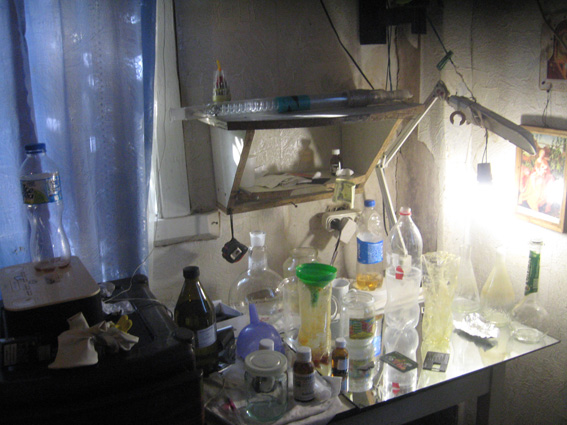 На Сумщині чоловік з власної квартири зробив прибуткову нарколабораторію - фото 1
