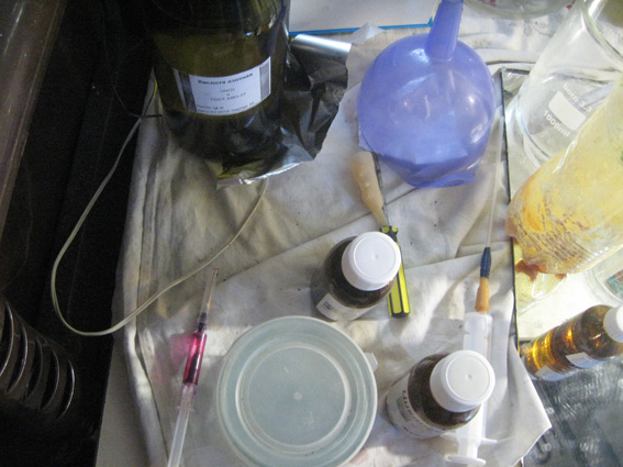На Сумщині чоловік з власної квартири зробив прибуткову нарколабораторію - фото 3