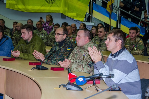 Дніпропетровських бійців відзначили за оборону Донецького аеропорту і держави - фото 1