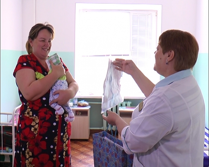 В Мелітополі немовлятам подарували їх перші вишиванки  - фото 3