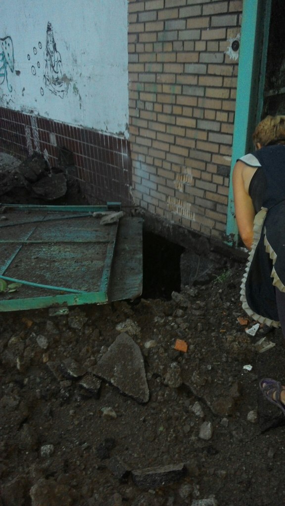 У Донецьку внаслідок ранкового обстрілу поранено дві жінки (ФОТО) - фото 3