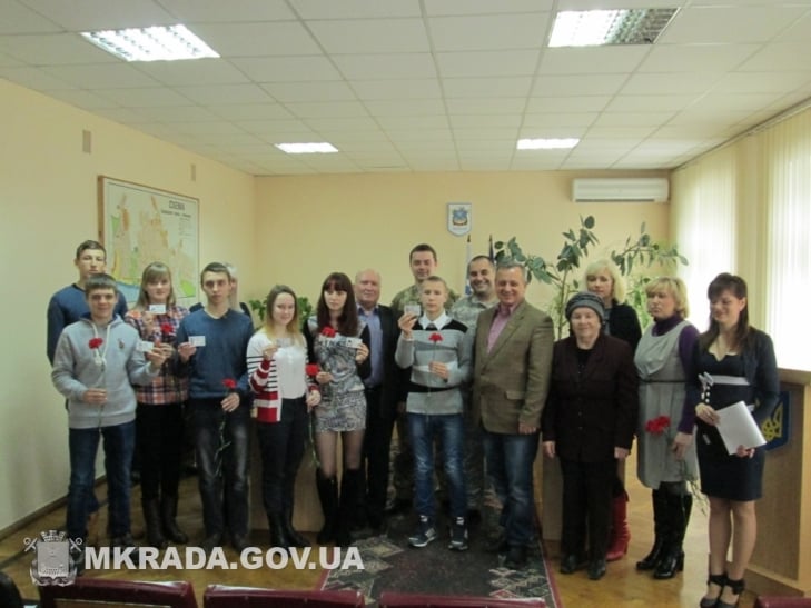 У Миколаєві почали видавати пластикові паспорти - фото 1