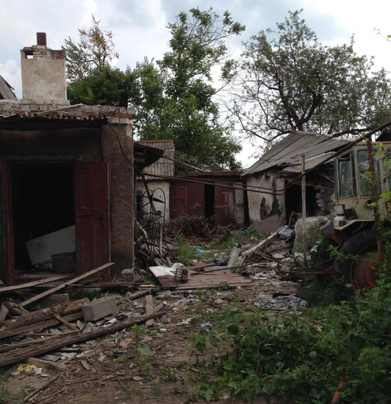 Як виглядає селище Опитне на Донеччині після безперервних обстрілів (ФОТО) - фото 3