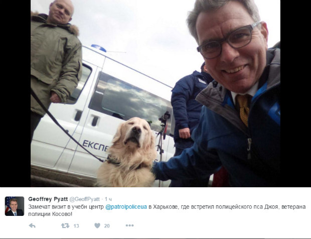 У Харкові посол США зробив селфі з собакою - фото 1