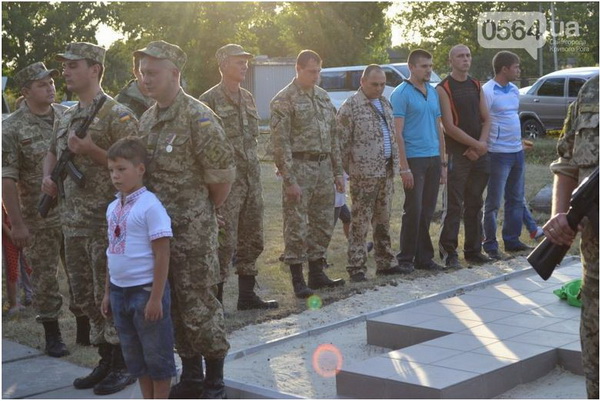 На Дніпропетровщині відкрили пам'ятник бійцям АТО - фото 2