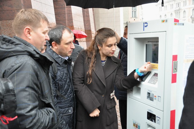 У Львові встановили перші в Україні безконтактні паркомати - фото 1