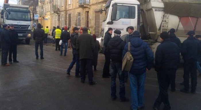 Львів'яни заблокували рух у центрі Львова через самодіяльність Садового - фото 1
