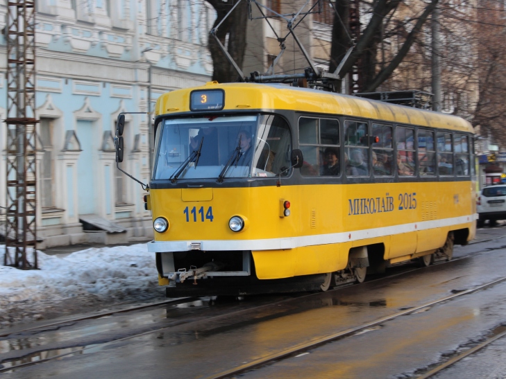 Поки люди стрибають по горам з льоду, міська влада чекає приходу весни - фото 11