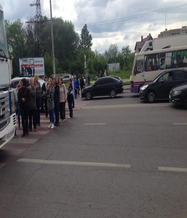 У Львові одночасно на двох вулицях перекрили рух транспорту - фото 1