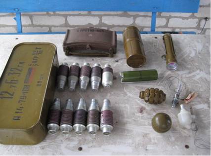 СБУ виявила "захищений" схрон з боєприпасами у зоні АТО (ФОТО) - фото 2