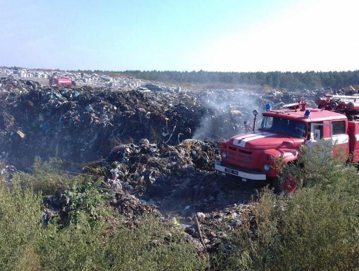 У Черкасах горить сміттєзвалище - фото 1