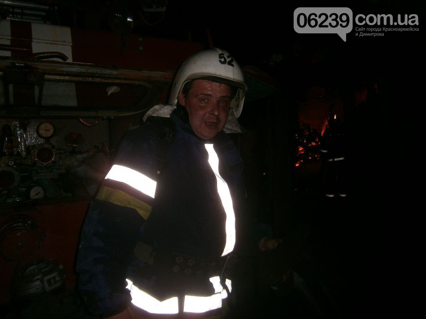 Під Красноармійськом люта пожежа знищила дім на 12 квартир (ФОТО) - фото 9