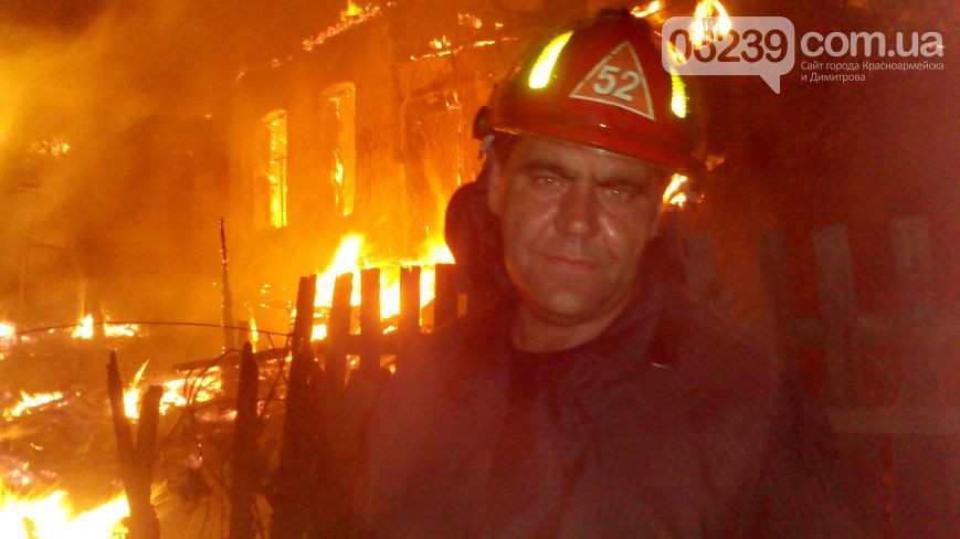 Під Красноармійськом люта пожежа знищила дім на 12 квартир (ФОТО) - фото 5