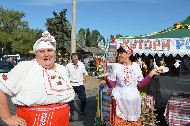 День Запоріжжя містяни святкують багатокілометровим Покровським ярмарком - фото 1
